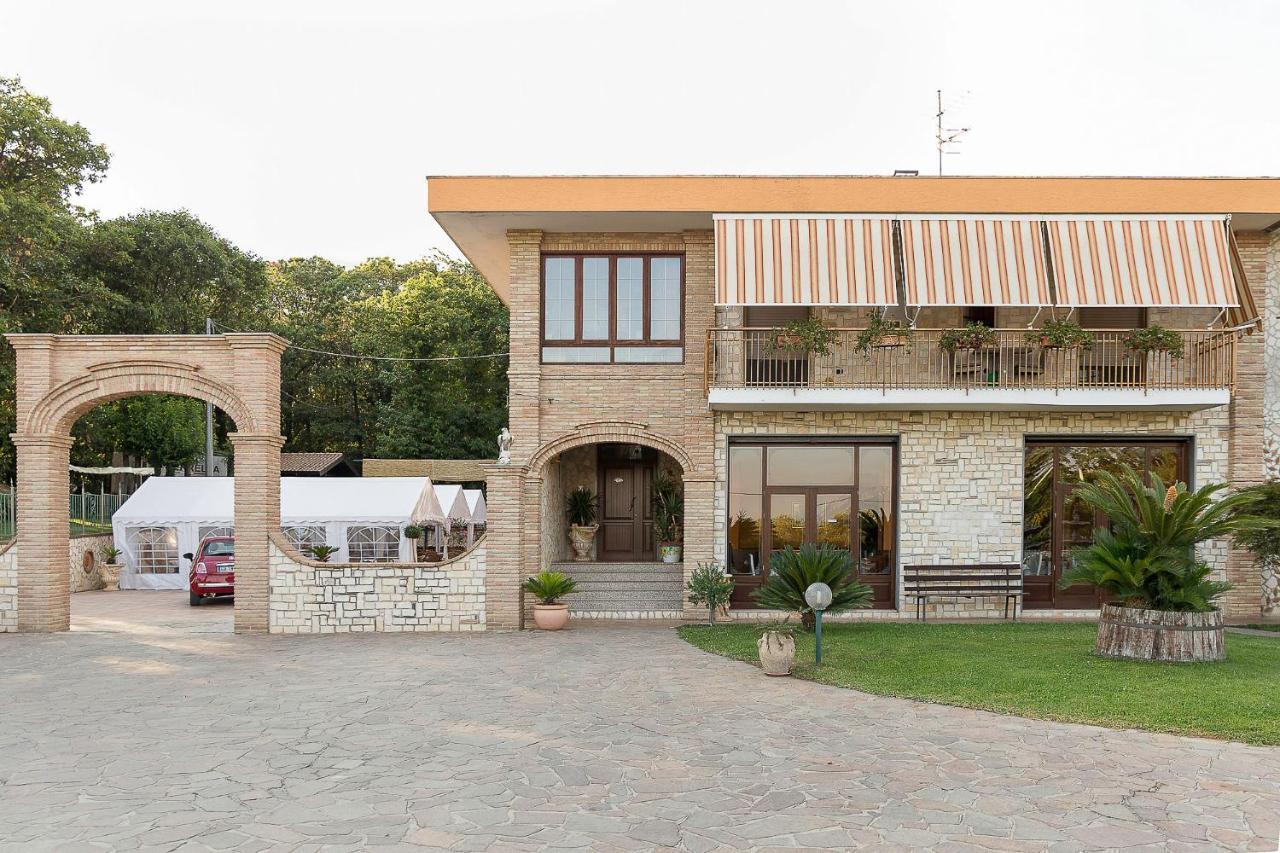 كامبانيا Rooms & Restaurant Il Castagneto المظهر الخارجي الصورة